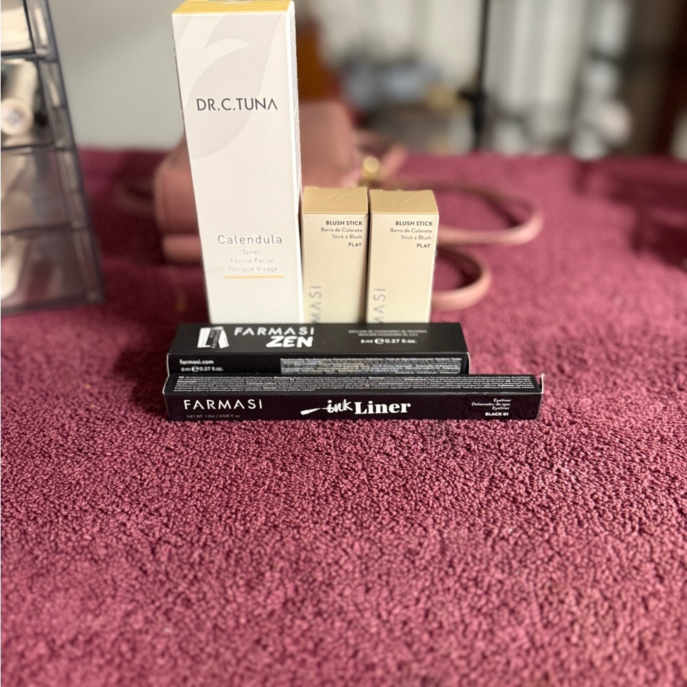 Farmasi Black and White Eyeliner Precision